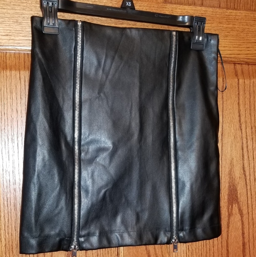 FOREVER  21 Faux Leather moto Skirt - Picture 7 of 8